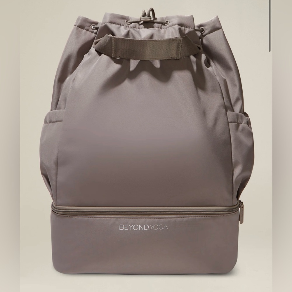 Beyond Yoga Convertible Gym Bag BNWT Birch color